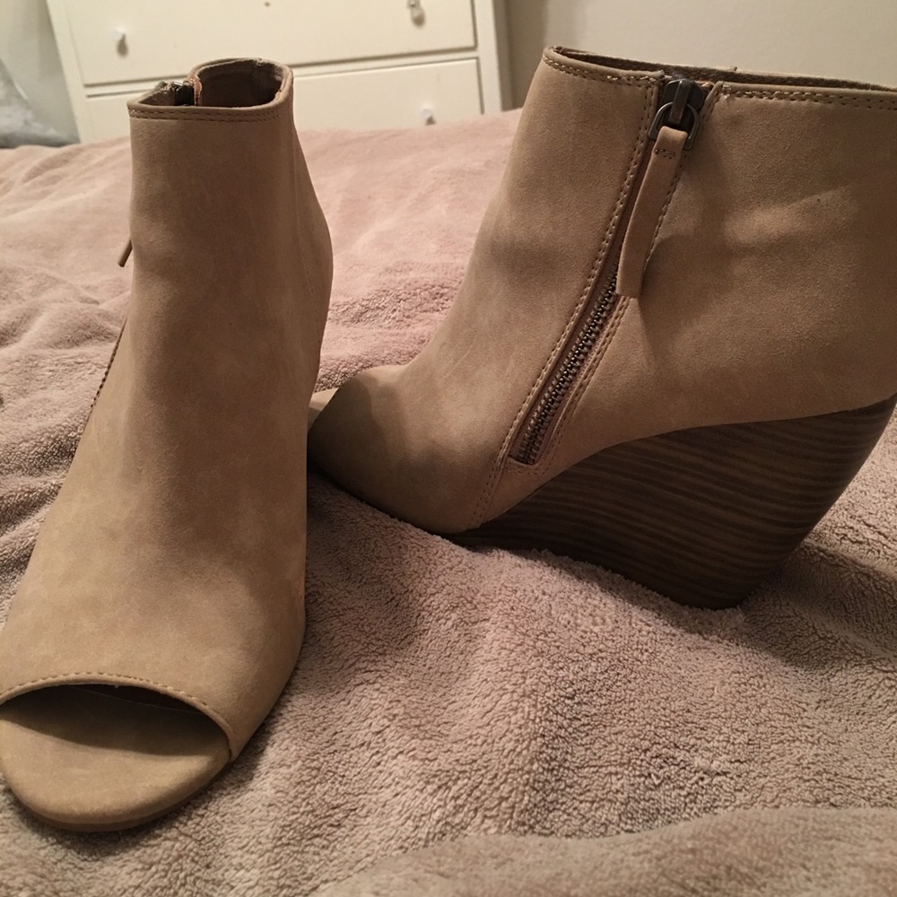 Tan Born In California booties size 7 1/2
